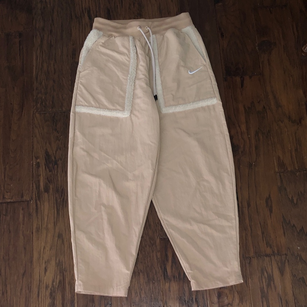 Nike Small Women's sherpa teddy pockets tan cropped Joggers